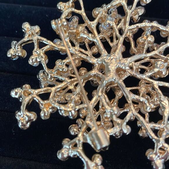 PEARL FLOWER BROOCH - Picture 5 of 5